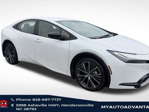 Used 2023 Toyota Prius XLE FWD image 2