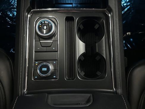 Used 2024 Ford Expedition XLT image 24