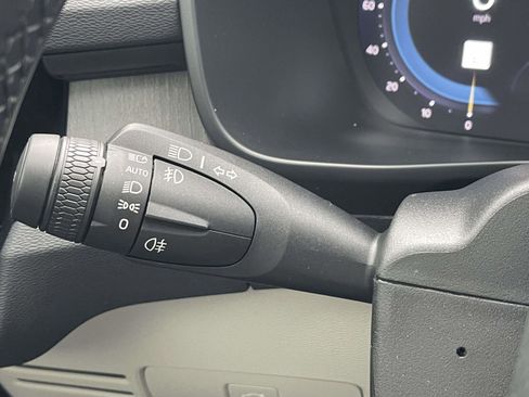 Certified 2023 Volvo XC40 B5 Ultimate w/ Climate Package image 23