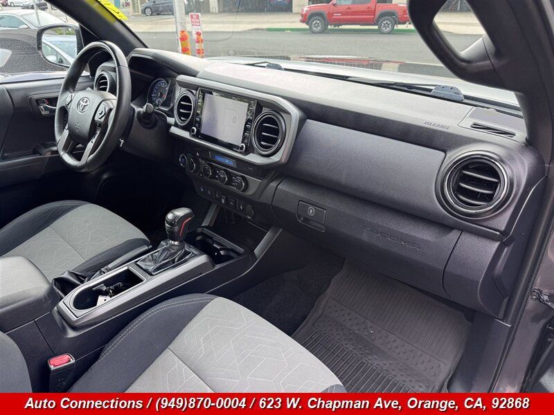 Used 2021 Toyota Tacoma TRD Off-Road w/ Technology Package AWD/4WD image 10