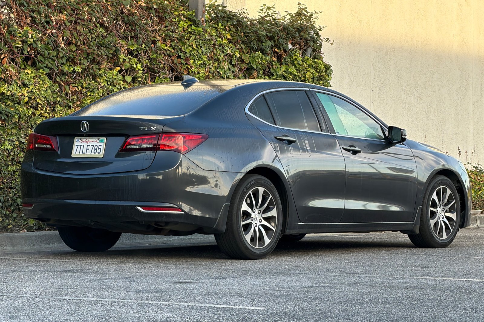 Used 2016 Acura TLX w/ Technology Package FWD image 4