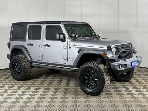 Used 2018 Jeep Wrangler Unlimited Sport S AWD/4WD image 2