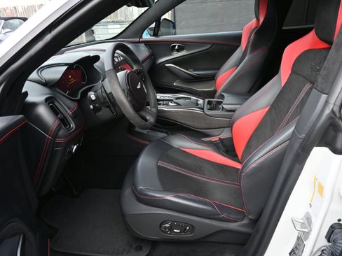 Used 2022 Aston Martin DBX AWD/4WD image 38