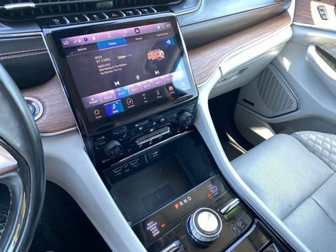 Used 2021 Jeep Grand Cherokee L Summit w/ Luxury Tech Group V AWD/4WD image 17