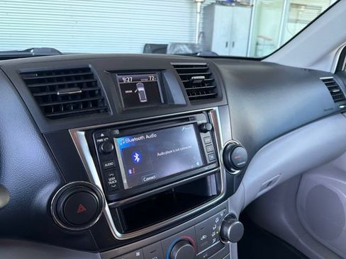 Used 2013 Toyota Highlander SE AWD/4WD image 5