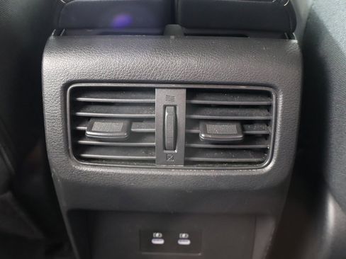 Used 2024 Nissan Rogue SV image 44