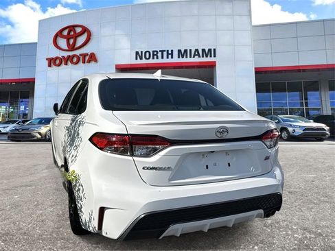 Used 2022 Toyota Corolla SE image 3