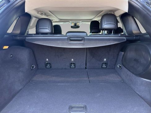 Used 2019 Jeep Cherokee Overland w/ Technology Group image 16