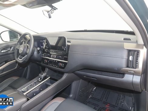 Used 2024 Nissan Pathfinder Platinum w/ Cargo Package image 43
