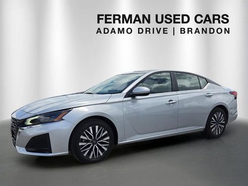 Used 2024 Nissan Altima 2.5 SV w/ SV Premium Package FWD image 1