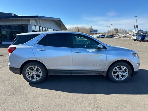 Used 2021 Chevrolet Equinox LT image 3