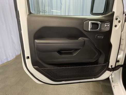 Certified 2024 Jeep Gladiator Sport image 11