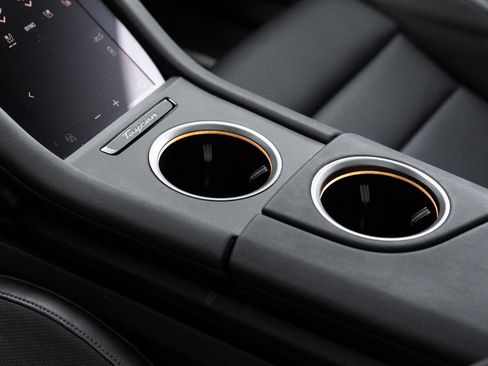 Certified 2025 Porsche Taycan AWD/4WD image 24