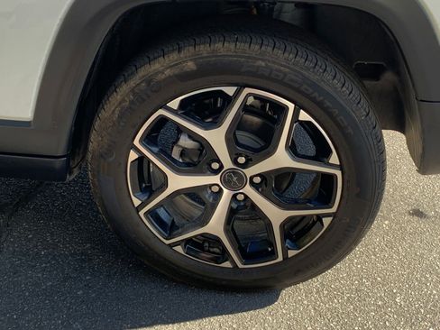 Used 2025 Jeep Compass Limited image 30