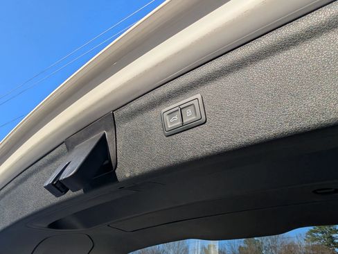 Used 2018 Audi Q3 2.0T Premium Plus w/ Premium Plus Package image 9