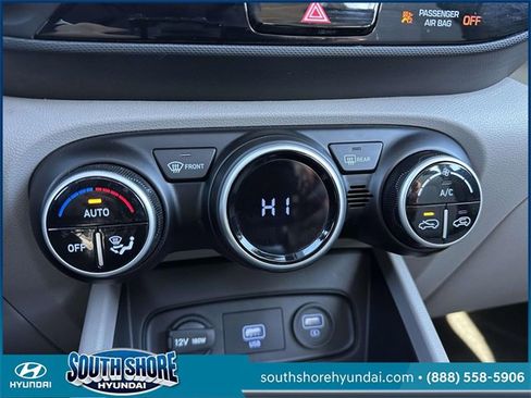 Certified 2021 Hyundai Venue SEL w/ Premium Package image 30