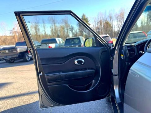 Used 2016 Kia Soul image 9