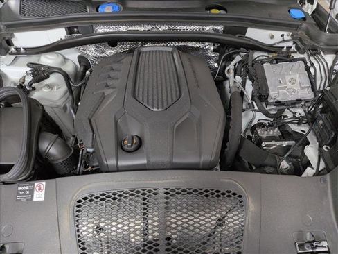 Certified 2025 Porsche Macan Turbo image 24