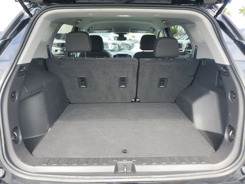 Used 2024 GMC Terrain SLE FWD image 13