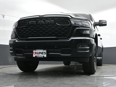Used 2025 RAM 1500 Big Horn AWD/4WD image 38
