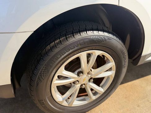 Used 2017 Chevrolet Equinox LT w/ Convenience Package FWD image 12