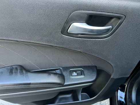 Used 2017 Dodge Charger SXT image 26