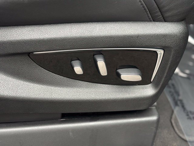 Used 2019 Cadillac Escalade Luxury AWD/4WD image 19