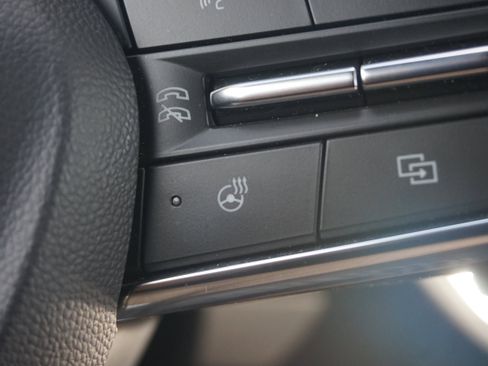 Used 2025 Chevrolet Equinox EV LT w/ Convenience Package image 33