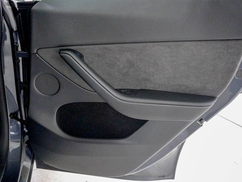 Used 2023 Tesla Model Y Long Range image 33