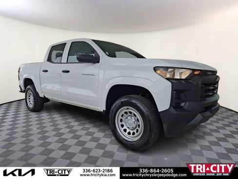 Used 2025 Chevrolet Colorado W/T w/ WT Convenience Package II RWD image 1