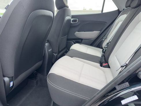 Used 2020 Hyundai Venue SEL w/ Convenience + Premium Package FWD image 18