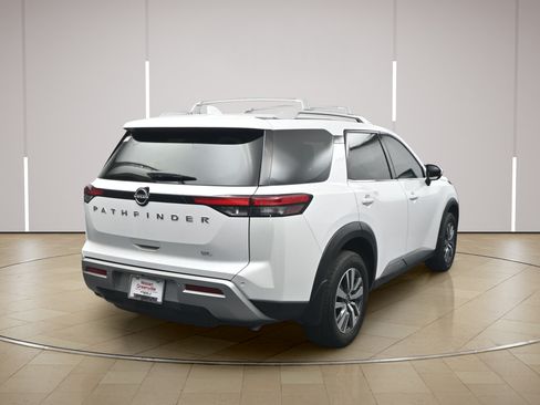 Certified 2025 Nissan Pathfinder SL FWD image 7