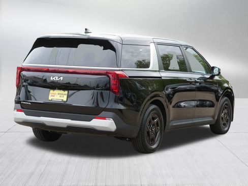 Used 2025 Kia Carnival FWD image 7
