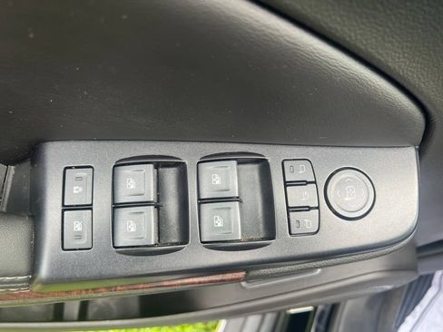 Used 2018 GMC Yukon XL SLT AWD/4WD image 12