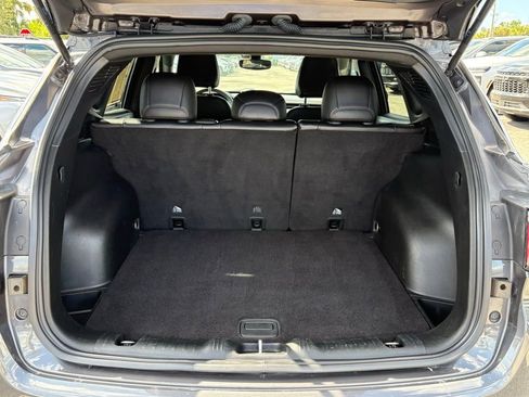 Used 2024 Jeep Compass Latitude AWD/4WD image 11