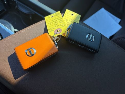 Used 2023 Volvo XC60 T8 Plus w/ Protection Package Premier image 26