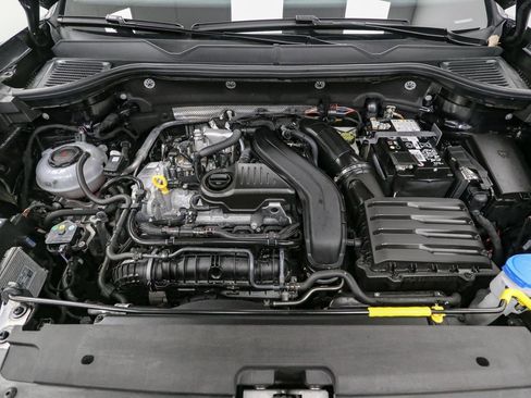 Used 2025 Volkswagen Taos SEL image 13