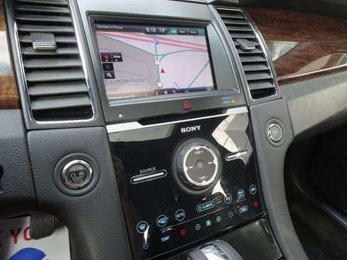 Used 2015 Ford Taurus Limited w/ Equipment Group 301A FWD image 17