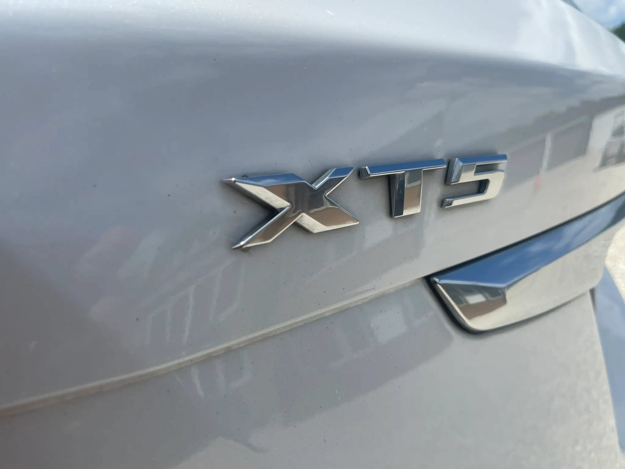Used 2017 Cadillac XT5 Luxury w/ Driver Awareness Package FWD image 16
