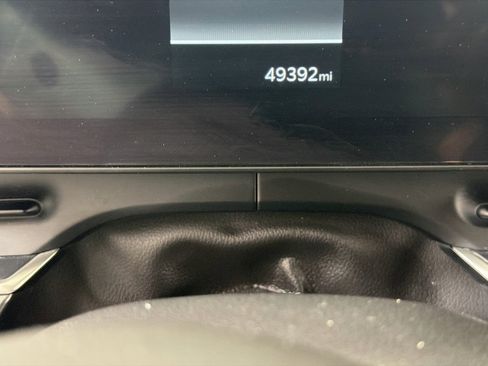 Used 2025 Kia Carnival FWD image 18