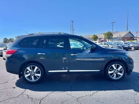Used 2016 Nissan Pathfinder Platinum w/ Family Entertainment Package FWD image 6