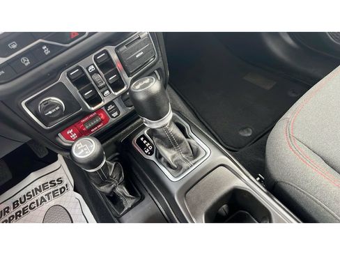 Used 2025 Jeep Wrangler Unlimited Rubicon AWD/4WD image 12