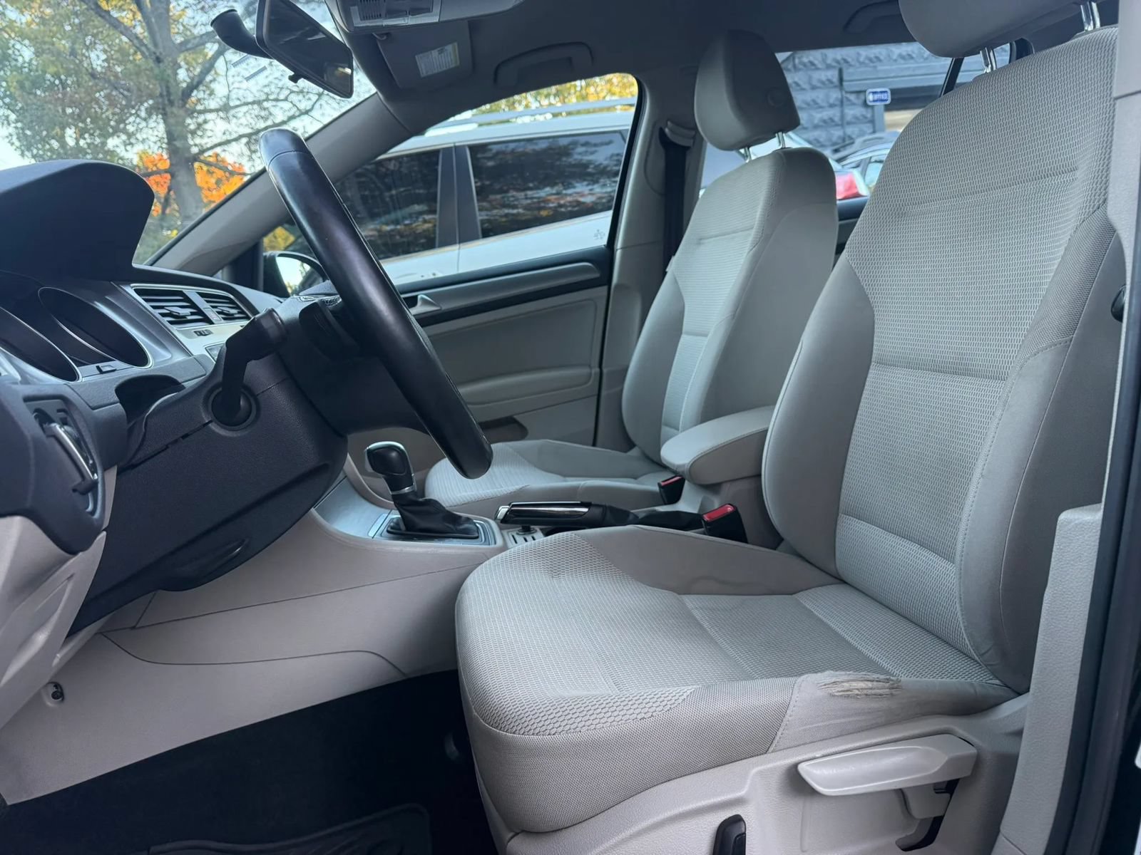 Used 2016 Volkswagen Golf S FWD image 7