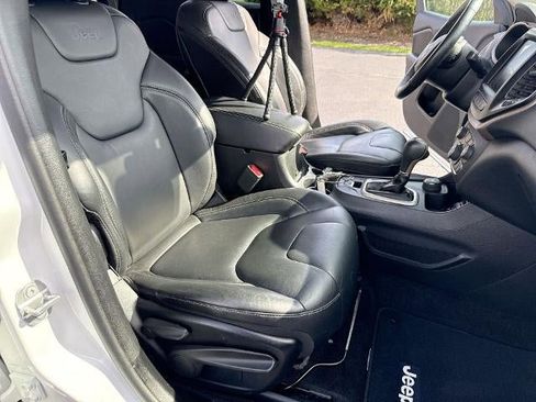 Used 2018 Jeep Cherokee Limited w/ Technology Group image 27