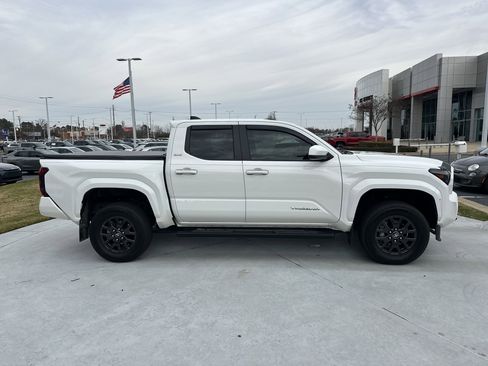 Certified 2024 Toyota Tacoma SR5 image 11