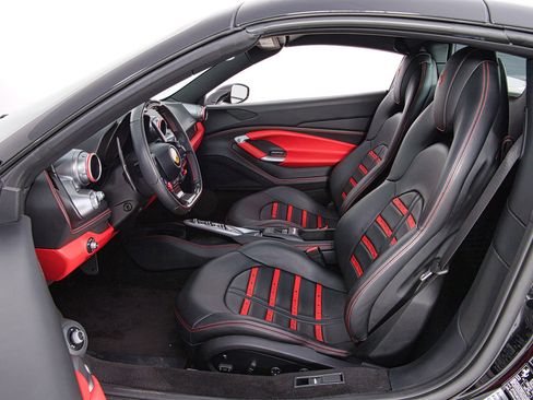 Certified 2021 Ferrari F8 Tributo RWD image 5