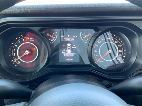 Used 2025 Jeep Gladiator Sport image 25