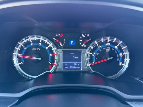 Used 2019 Toyota 4Runner SR5 AWD/4WD image 33