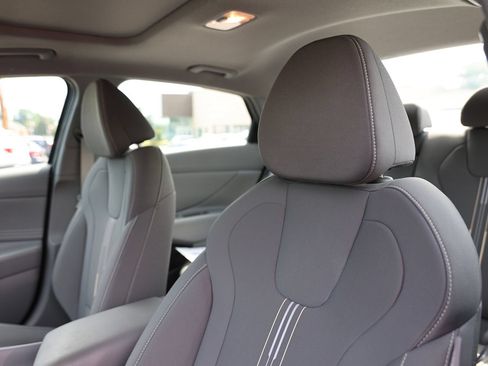 Certified 2025 Hyundai Elantra SEL FWD image 16