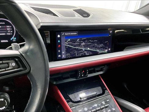 Used 2024 Porsche Cayenne image 19
